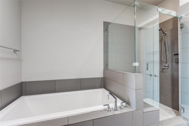 Building Photo - 3816 Roseland Ave