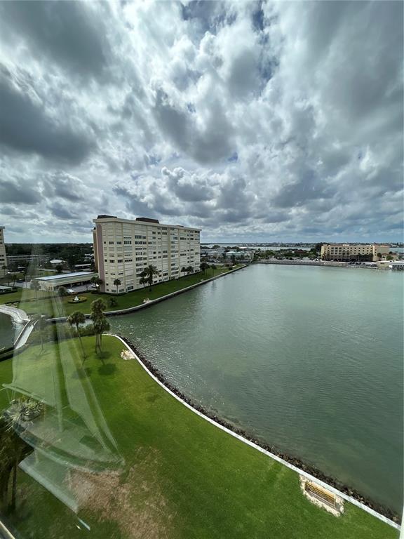 Building Photo - 4775 Cove Cir