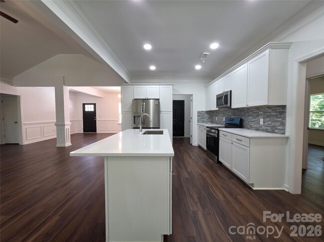 Building Photo - 595 Foxwood Dr SE