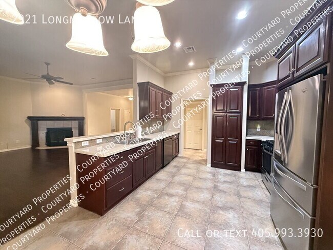 Building Photo - 2921 Longmeadow Ln