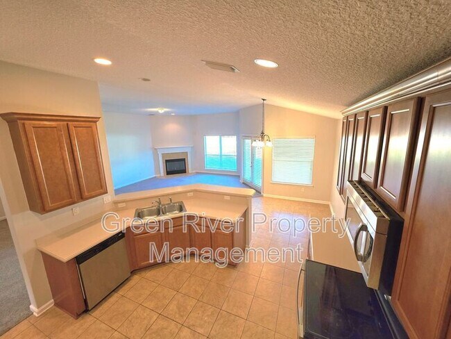Building Photo - 824 Songbird Dr