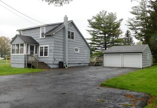 Building Photo - 3 bed, 1 bath in Liverpool!