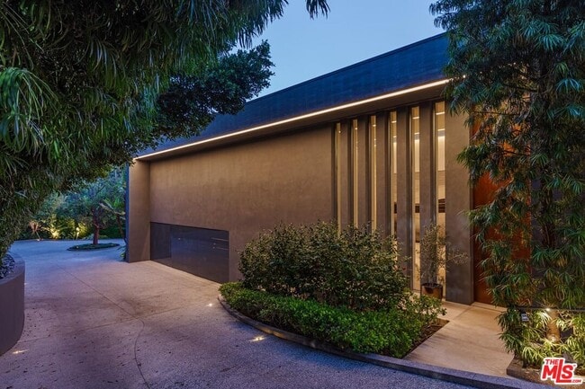 Building Photo - 670 Perugia Way