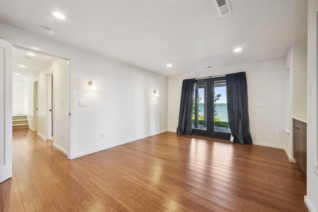 Building Photo - Stunning 3,146 Sq. Ft. Olympia Waterfront ...