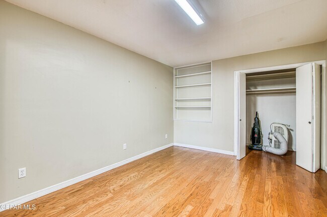 Building Photo - 1701 Elm St