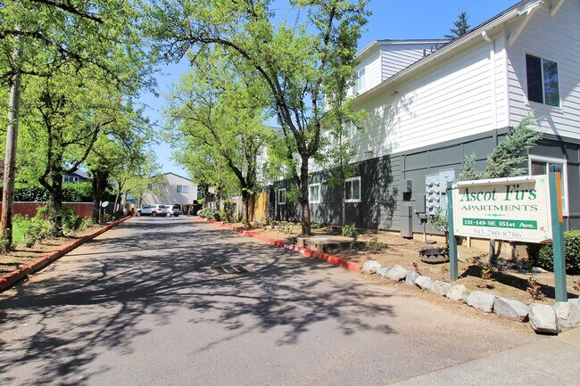 Building Photo - Ascot Firs