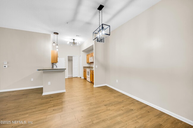 Building Photo - 7920 Merrill Rd