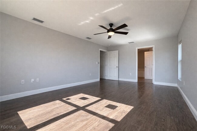 Building Photo - 1222 NE 40th Terrace