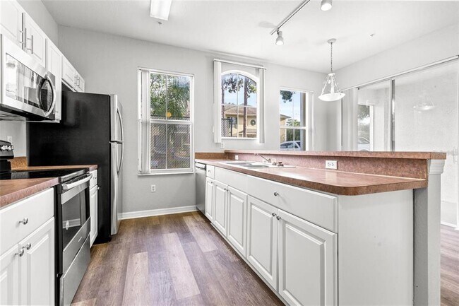 Building Photo - 5009 Sunridge Palms Dr