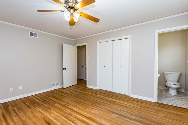 Building Photo - 7204 Marguerite Ln