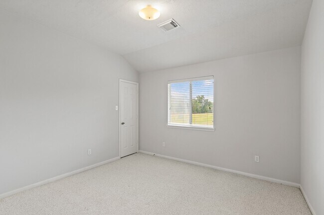 Building Photo - 4030 Chestnut Bend
