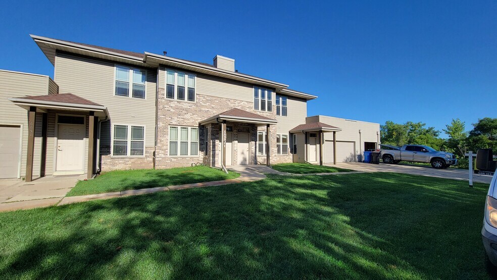 Building Photo - 6655 Windsor Commons Ave