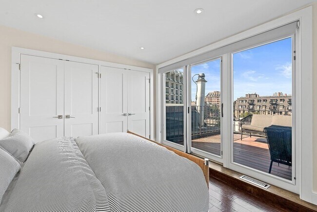 Building Photo - 33 Commercial Wharf