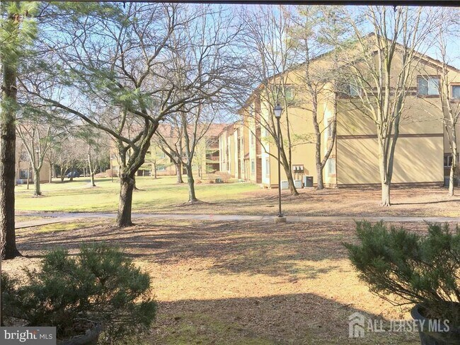 Building Photo - 2112 Sayre Dr