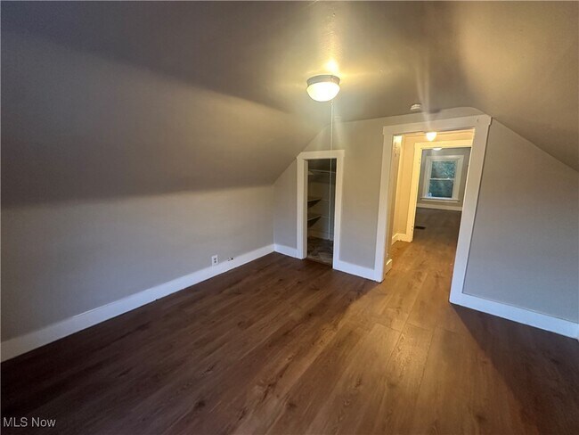 Building Photo - 523 Gage St