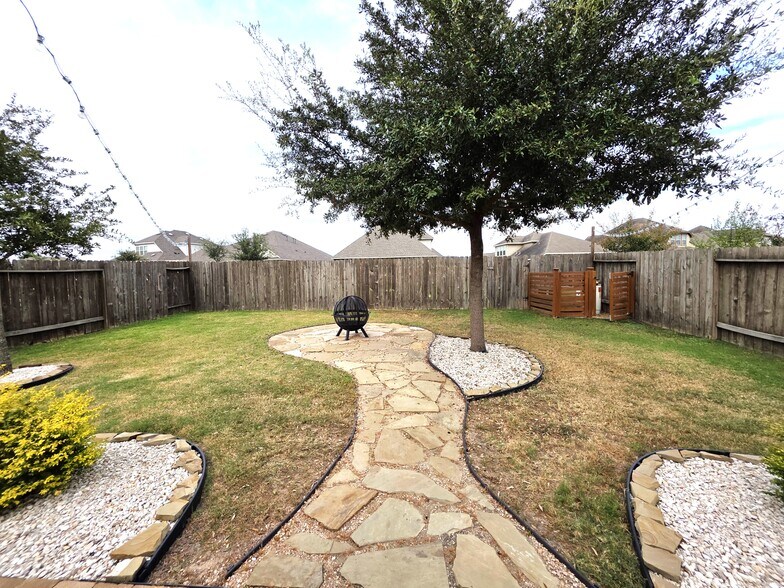 Building Photo - 15434 Kaston Dr