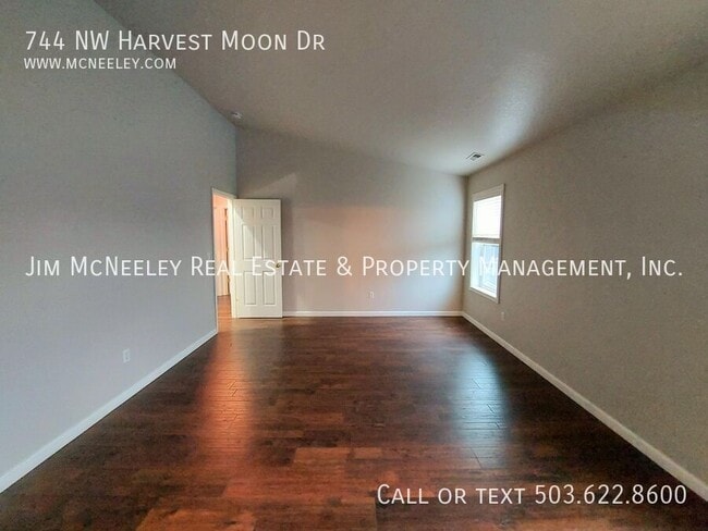 Building Photo - 744 NW Harvest Moon Dr
