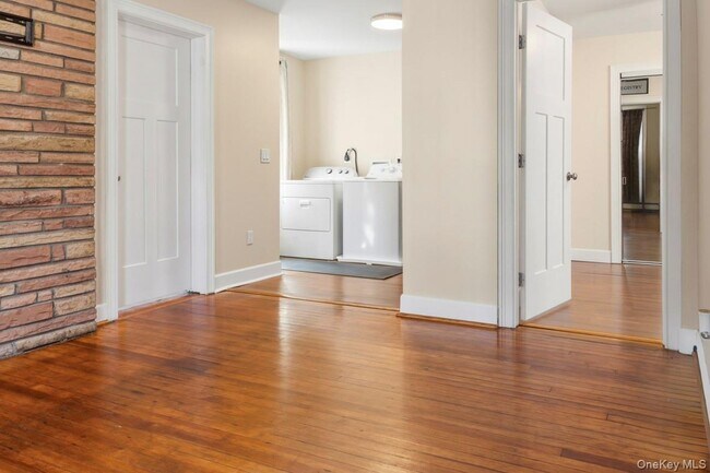 Building Photo - 51 Gifford Ave