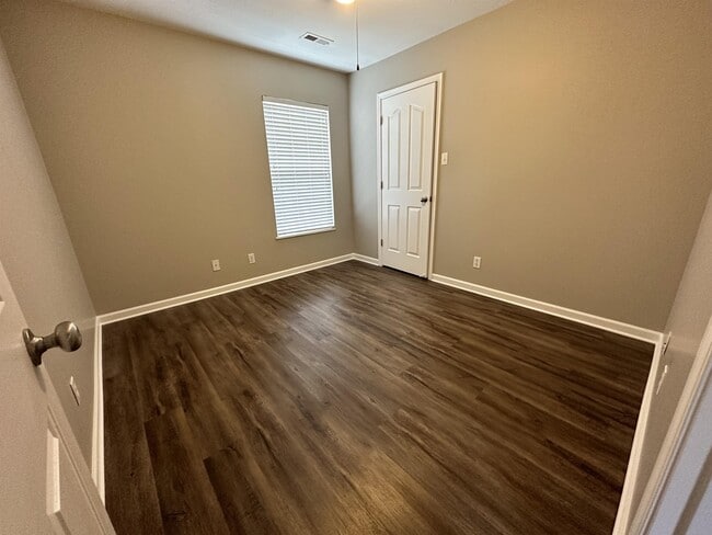 Building Photo - 2517 Tyvola Ct