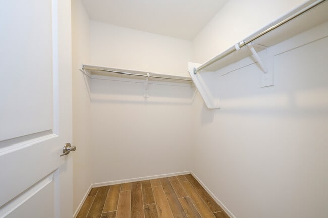 Building Photo - 9122 E Red Blf Ct