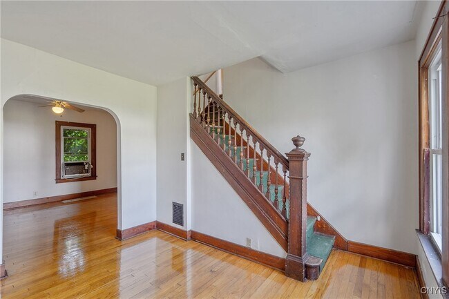 Building Photo - 518 E Brighton Ave