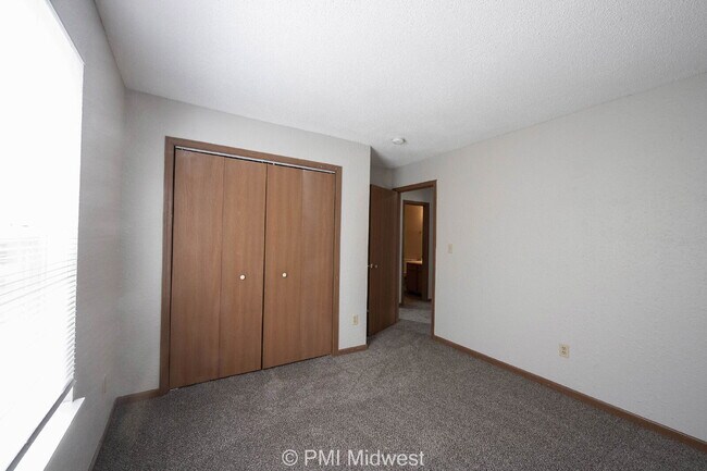 Building Photo - "Charming 3-Bedroom Haven with 2.5 Baths in Indianapolis – Your Perfect Retreat on Liverpool Way!"