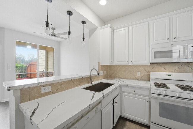 Building Photo - 2110 Ridge Wood Ln