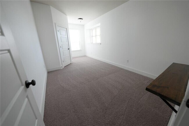 Building Photo - 1008 Totis Rd
