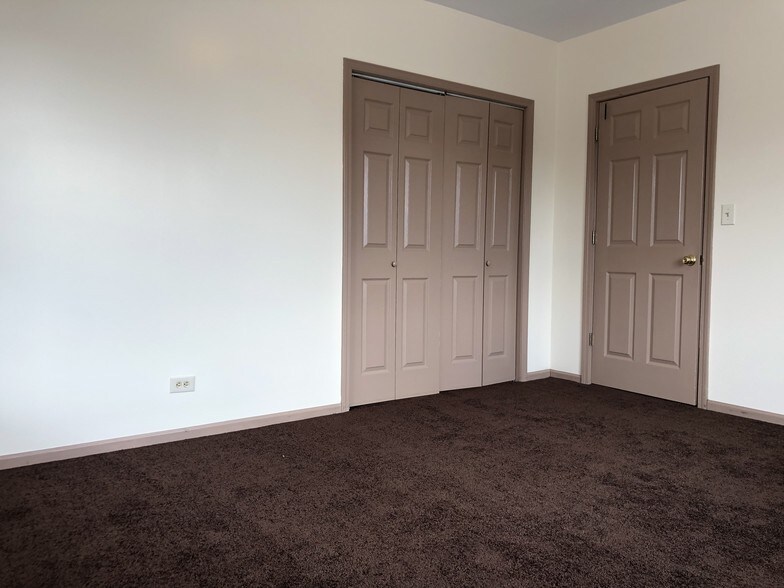 Closet Space in Bedroom 1 - 952 W Windsor Ave