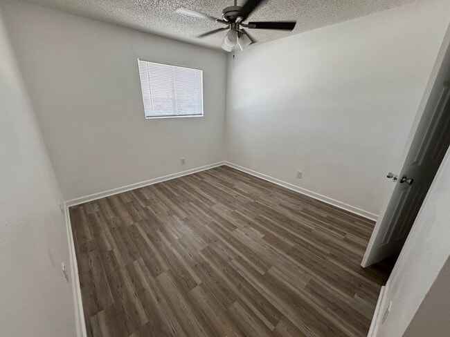 Building Photo - West Phoenix 3br townhome