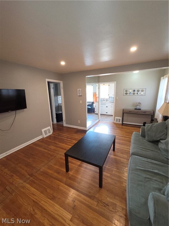 Building Photo - 4148 E 189th St