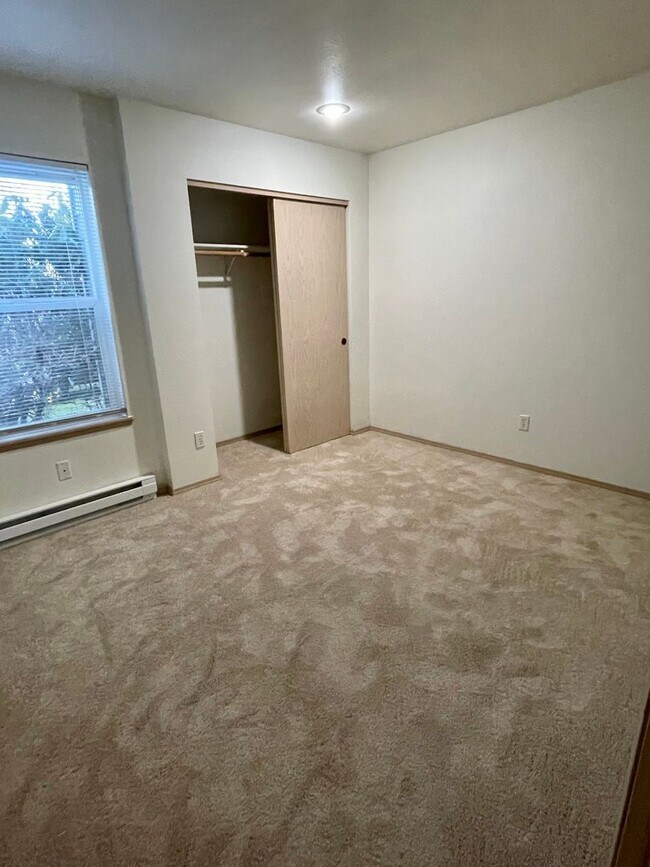 Building Photo - 2 Bed, 1 Bath Apartment in Blaine
