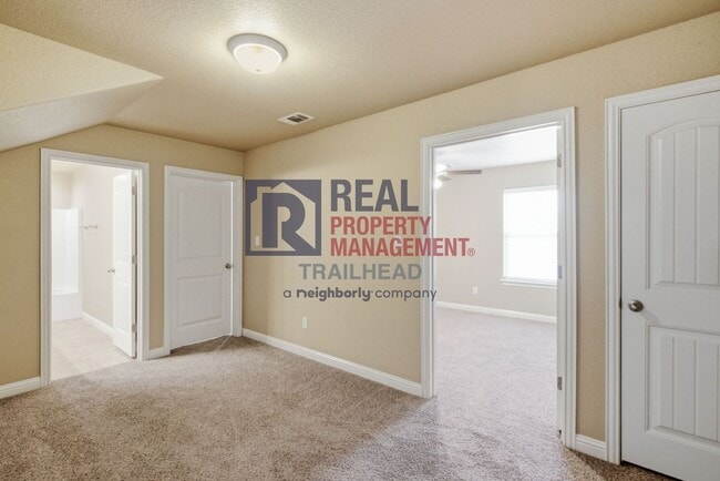 Building Photo - 901 Dart Ct