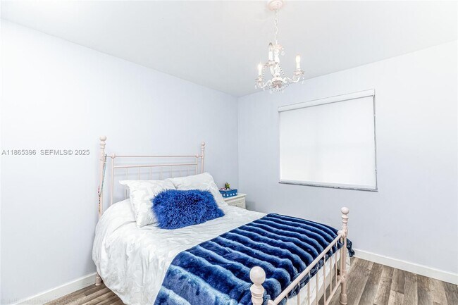 Building Photo - 4913 SW 32nd Way