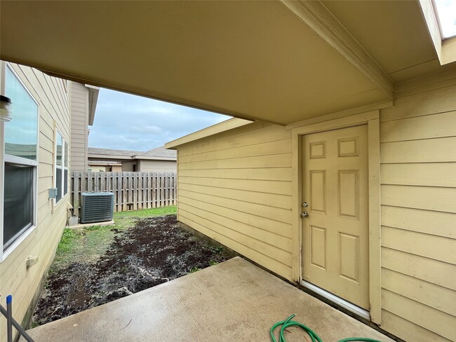 Building Photo - 7139 Pavilion Dr