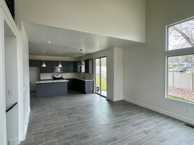 Building Photo - 172 W Autumn Ln