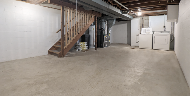 Building Photo - 117 19th St SE