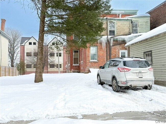 Building Photo - 507 Henry St