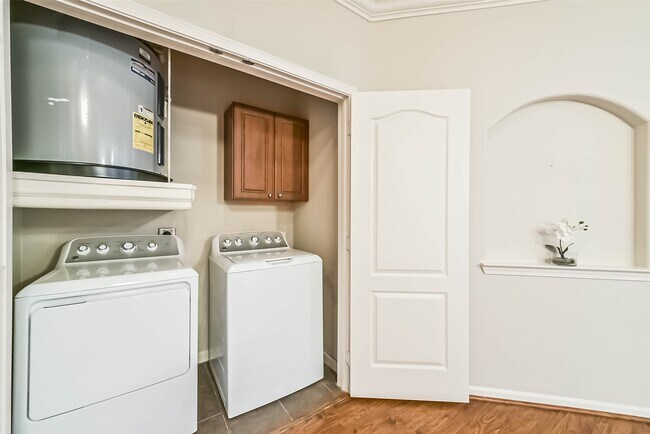 Building Photo - 1711 Old Spanish Trl