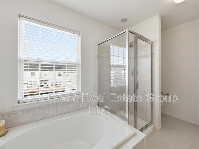 Building Photo - 1247 Mare St