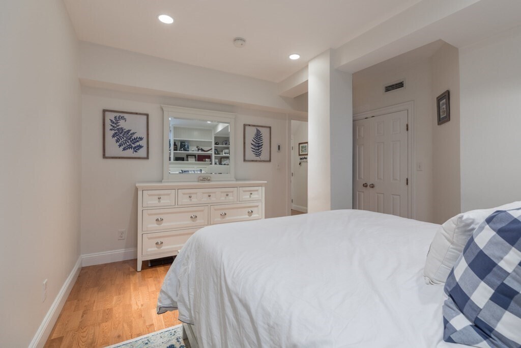 Building Photo - 19 Garrison St