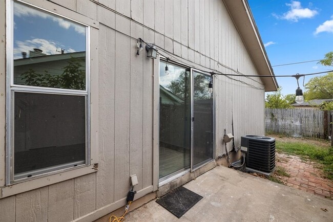 Building Photo - 2401 Singletree Ave
