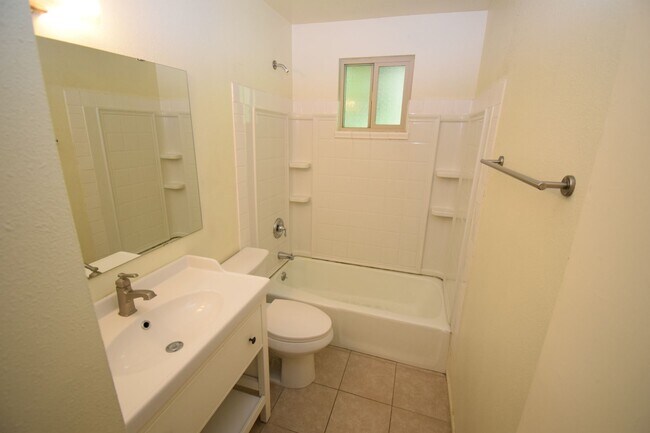 Building Photo - 4279-4279 S 1350 E