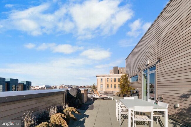 Building Photo - 1311 13th St NW