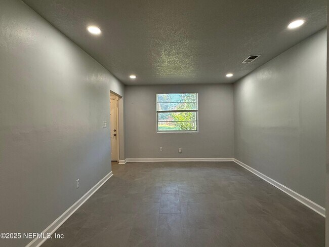 Building Photo - 1909 Layton Rd