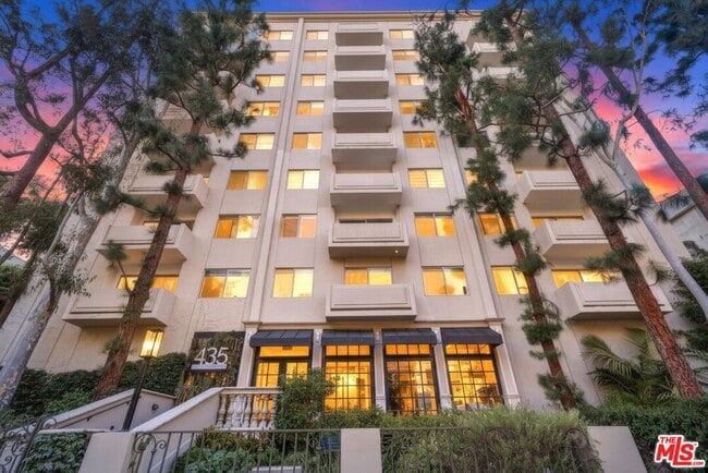 Building Photo - 435 N Oakhurst Dr