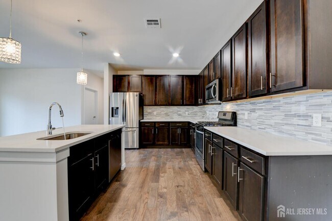 Building Photo - 722 Lorhan Dr