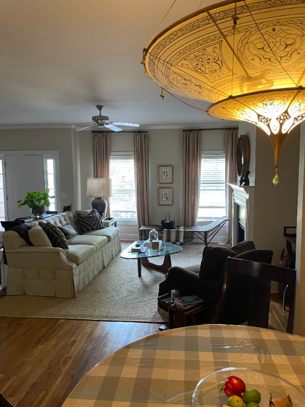 Building Photo - 1121 Surrey Ln