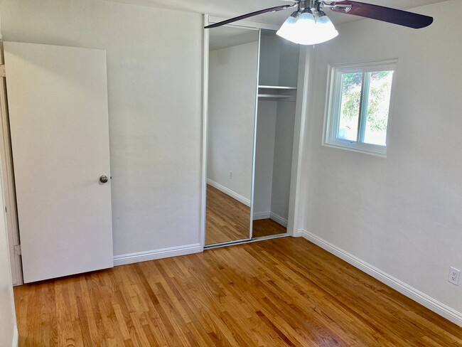 Building Photo - 3 Bedroom 2 Bath Home in La Mesa with Detached 2 Car Garage