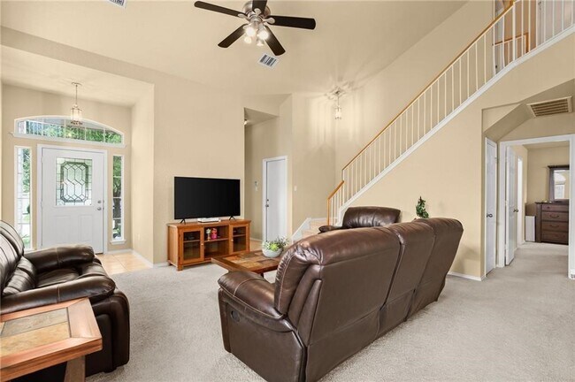 Building Photo - 921 Gentry Dr